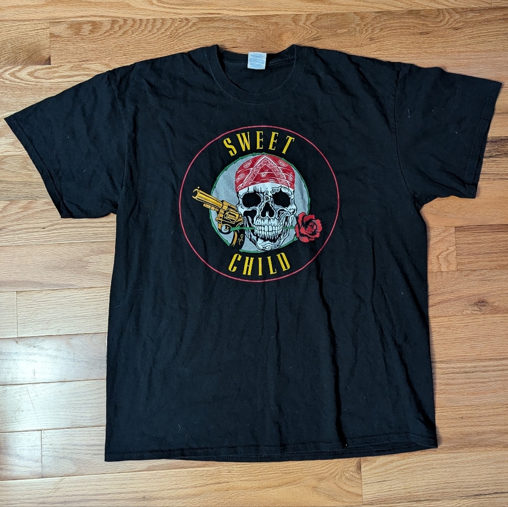 Guns N' Roses Style Band Graphic T-Shirt with Skull Design Unofficial